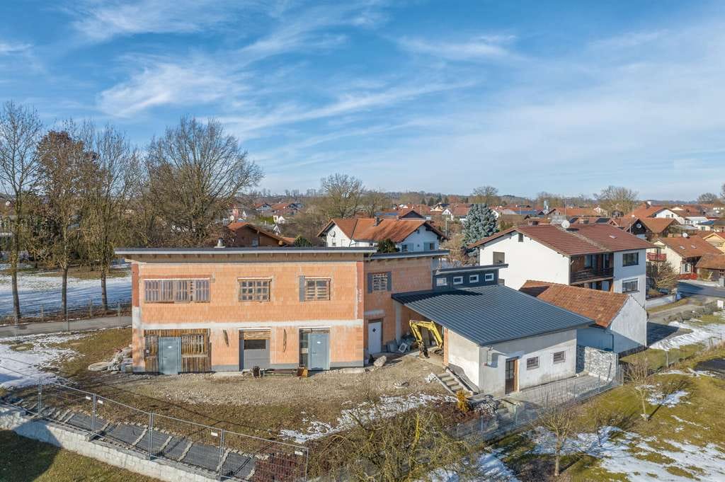 Immobilie in Kirchham - Hochwertiger Rohbau
Einfamilienhaus mit Einliegerwohnung
voll unterkellert mit Nebengebäude - Bild 4