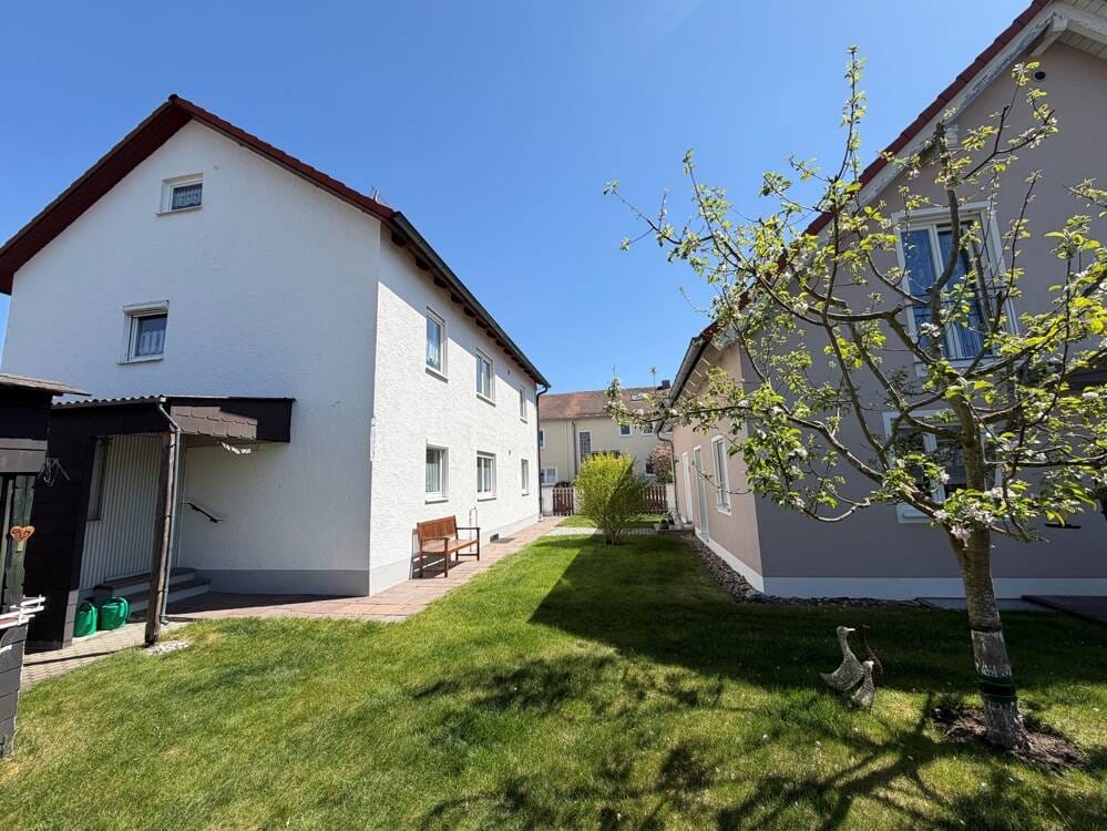 Immobilie in Gaimersheim - Vielseitige Immobilie mit zwei Wohnhäusern und schönem Garten. Grundstück teilbar bei Abriss Altbestand - Bild 2