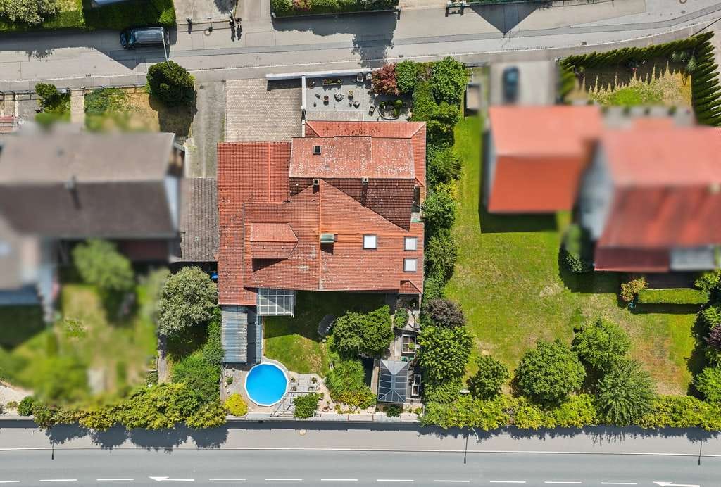 Immobilie in Salching - Großzügiges Ein-Zweifamilienhaus mit kernsaniertem Erdgeschoss und vielseitigem Nutzungspotenzial - Bild 3