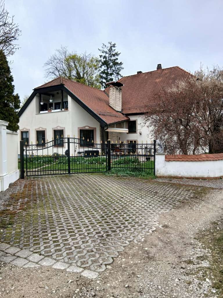 Immobilie in Berching - Gepflegtes Einfamilienhaus mit 9 Zimmern und Garage in Berching - Bild 0