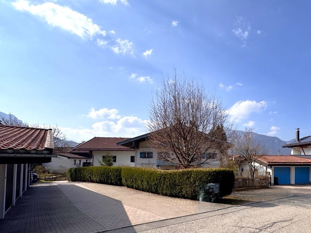 Immobilie in Unterwössen - Vermietete 3-Zi.-ETW mit großem Garten und Garage in stiller Bergblicklage - Bild 4