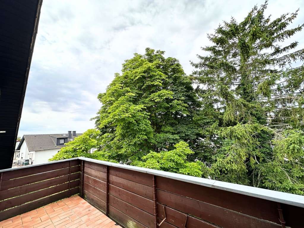 Immobilie in Ober-Olm - Großzügige Dachgeschosswohnung mit Westbalkon und Weitblick in Ober-Olm - Bild 2