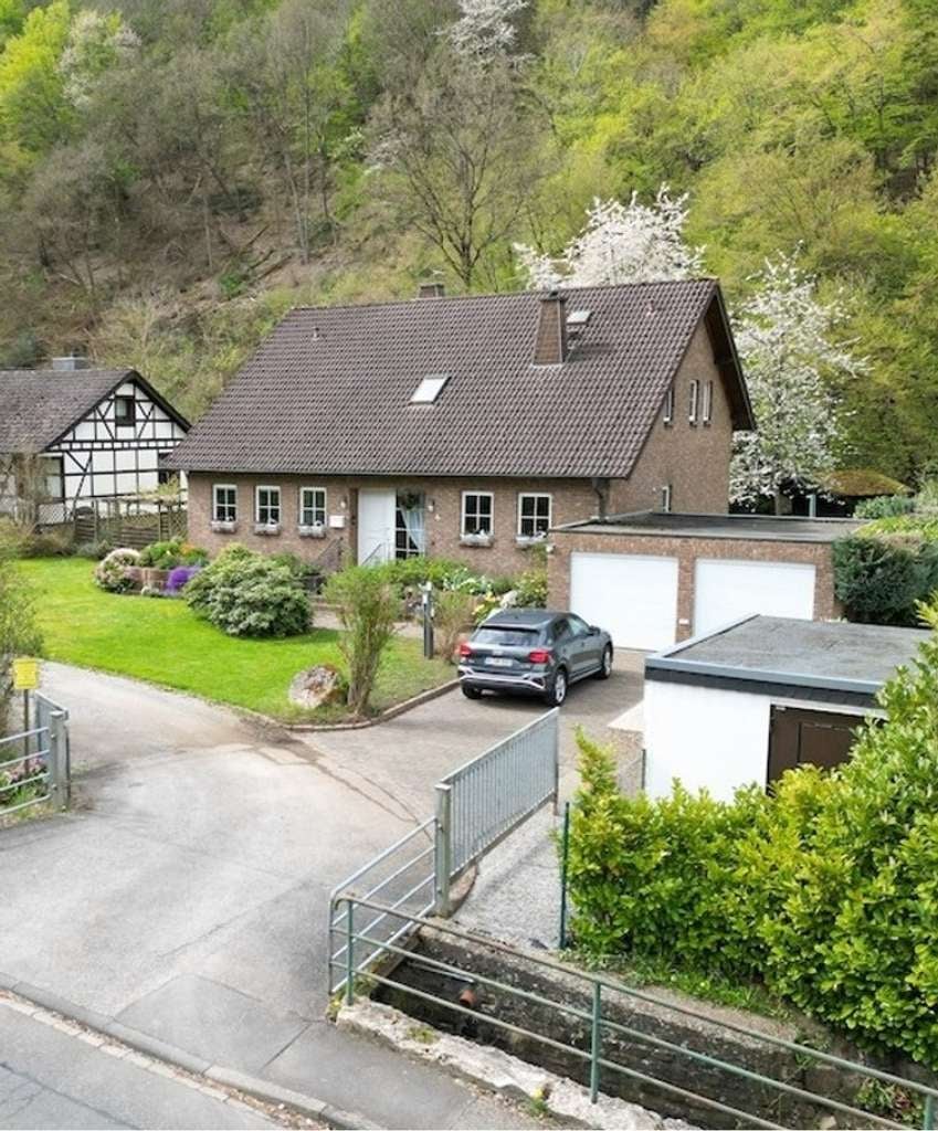 Immobilie in Heimbach - Einfamilienhaus-Wohnensemble mit Potenzial: Wohnen, Arbeiten & Mehrgenerationen unter einem Dach! - Bild 2