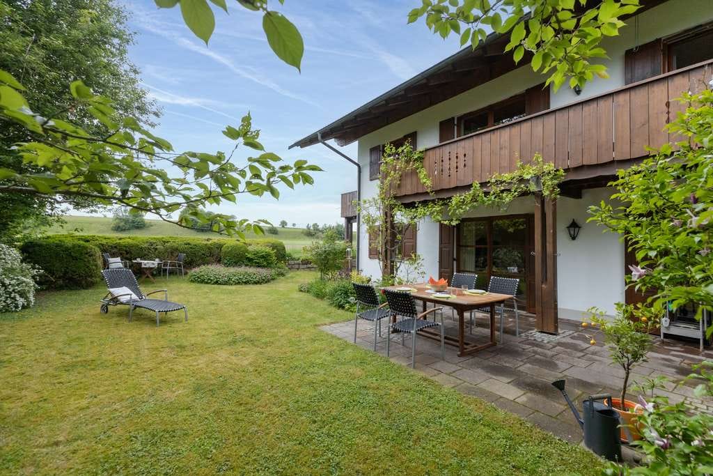 Immobilie in Oberhaching - Das Naturpanorama mit unverbaubarem Weitblick - Charmantes Landhaus in sehr guter Lage Oberhaching! - Bild 3