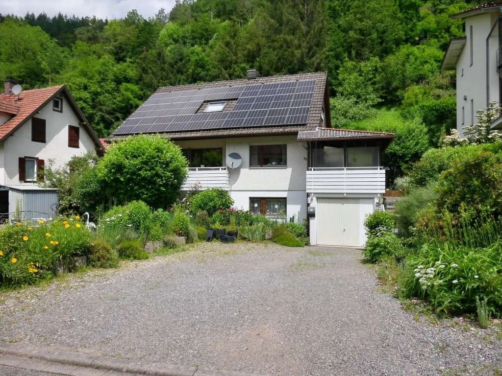 Immobilie in Hornberg - Ruhiges und doch zentrumsnahes Wohnen in Hornberg !
Einfamilienhaus mit Einliegerwohnung - Bild 0
