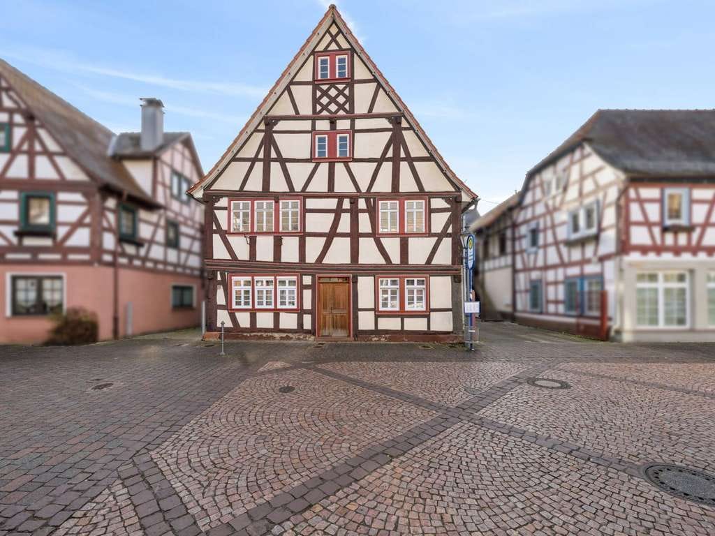 Immobilie in Breuberg - Vermietet: Charaktervolles Fachwerkhaus unter Denkmalschutz in bester Altstadtlage von Breuberg - Bild 0