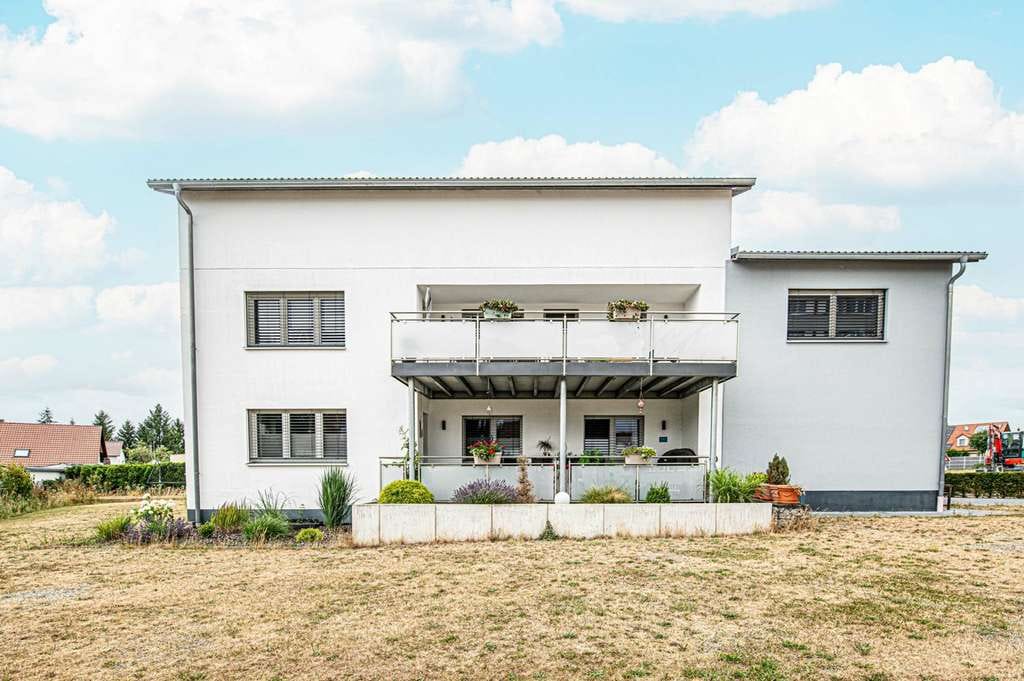 Immobilie in Roding - Modernes Wohnerlebnis – Großzügiges Zweifamilienhaus mit nachhaltiger Energietechnik und sofortiger  - Bild 3