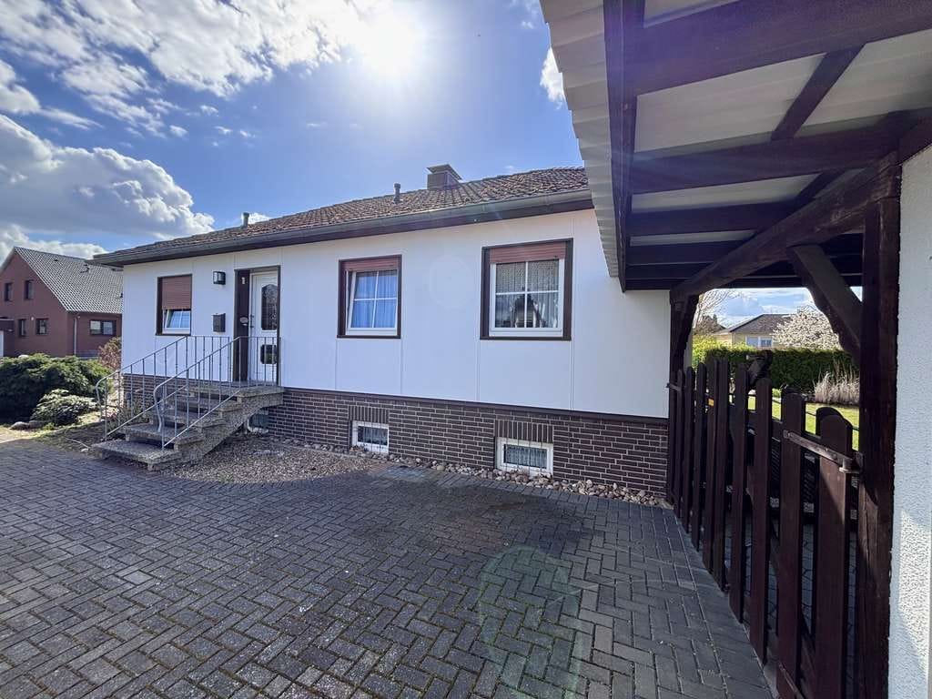 Immobilie in Hillerse - Bungalow mit großem Grundstück, Pool und viel Potenzial in Hillerse - Bild 0