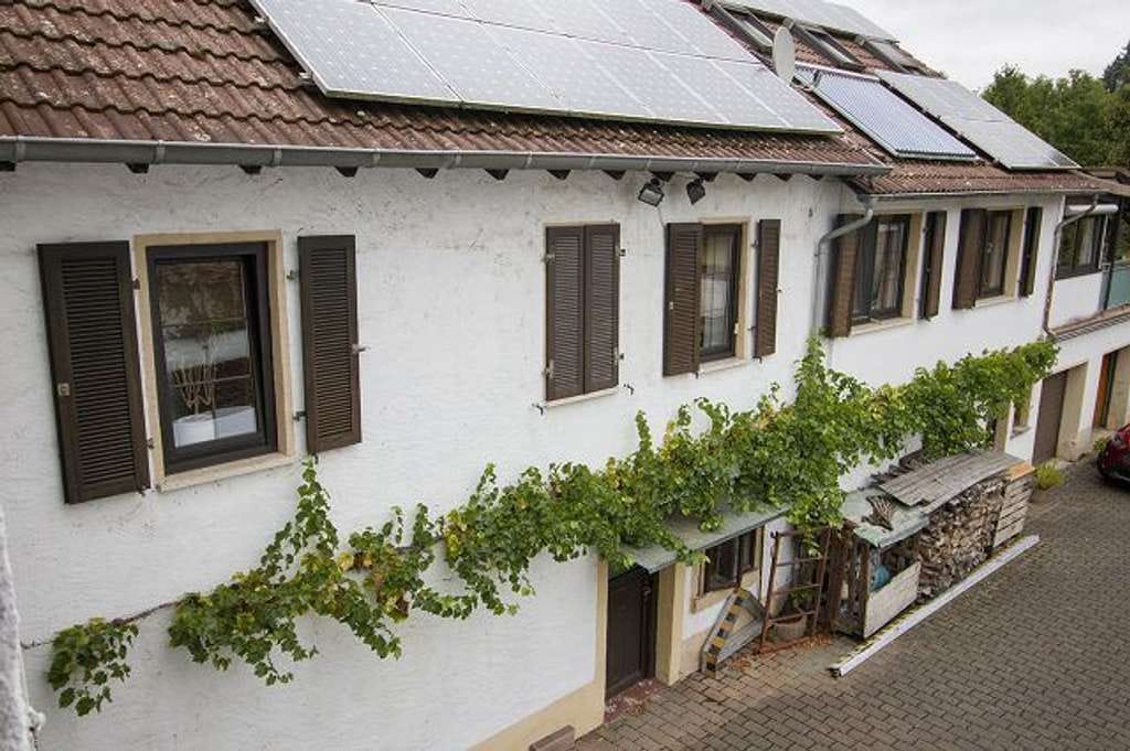 Immobilie in Offenbach-Hundheim - Schönes Zweifamilienhaus mit 2 Garagen, Nebengebäude und Garten zu verkaufen - Bild 2