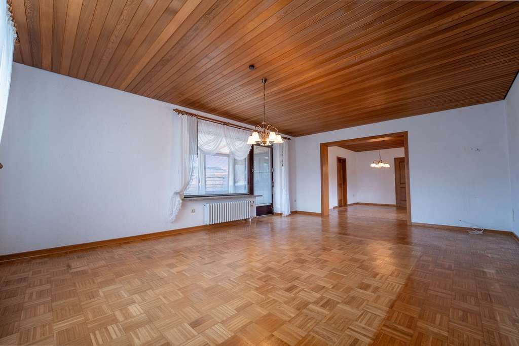 Immobilie in Struckum - Großzügiges Einfamilienhaus mit Wintergarten und viel Potenzial auf weitläufigem Grundstück - Bild 1