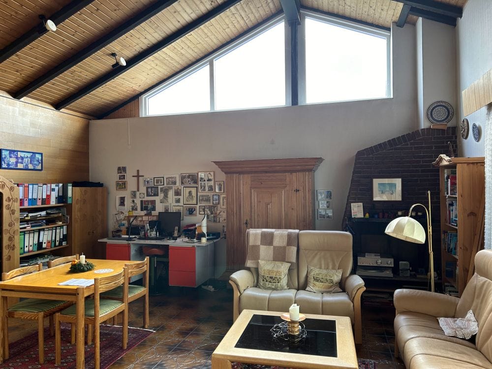 Immobilie in Niddatal - Aufstockbares 5-Zimmer-Haus in Niddatal direkt am Feld perfekt gelegen - Bild 2