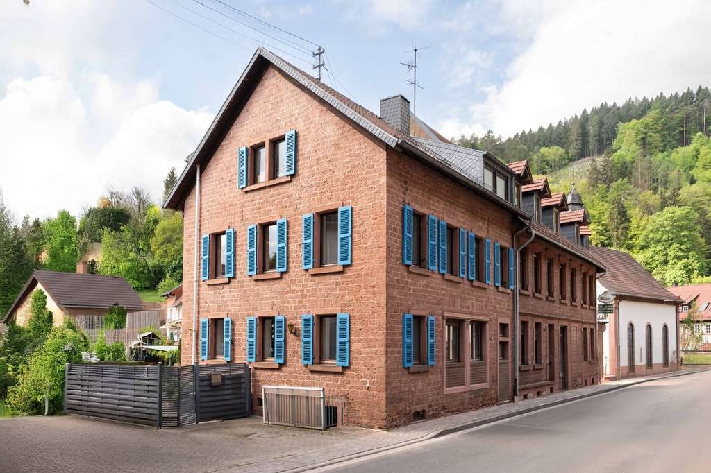 Immobilie in Elmstein - Liebevoll gestaltetes Sandsteinhaus abseits des Mainstreams - Bild 0