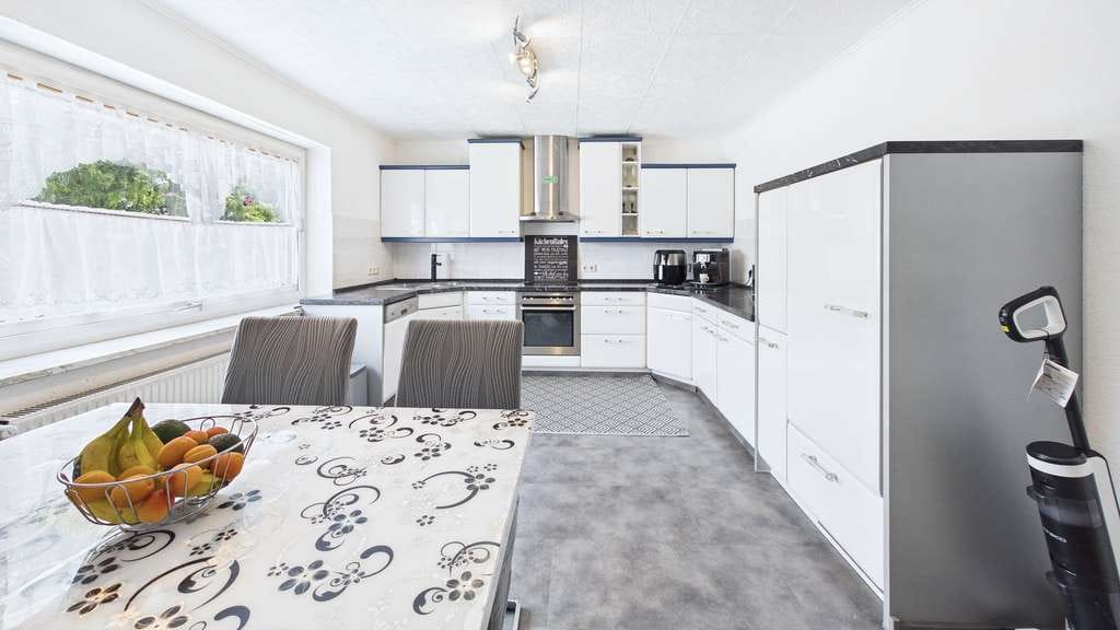 Immobilie in Lipporn - 205 m² Wohnkomfort auf 690 m² Grundstück – Zweifamilienhaus mit Gartenidylle - Bild 4
