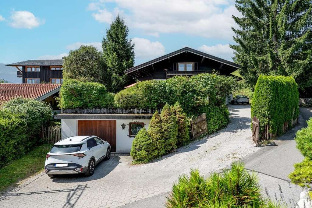 Immobilie in Reit im Winkl - Einzigartiges Landhaus mit zwei separaten Appartements am Ende einer Sackgasse!!! - Bild 1