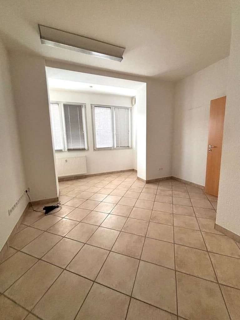 Immobilie in Triberg im Schwarzwald - Praxisräume mit 66 m² – ideal zur Umwandlung in Wohnfläche im EG - Bild 1