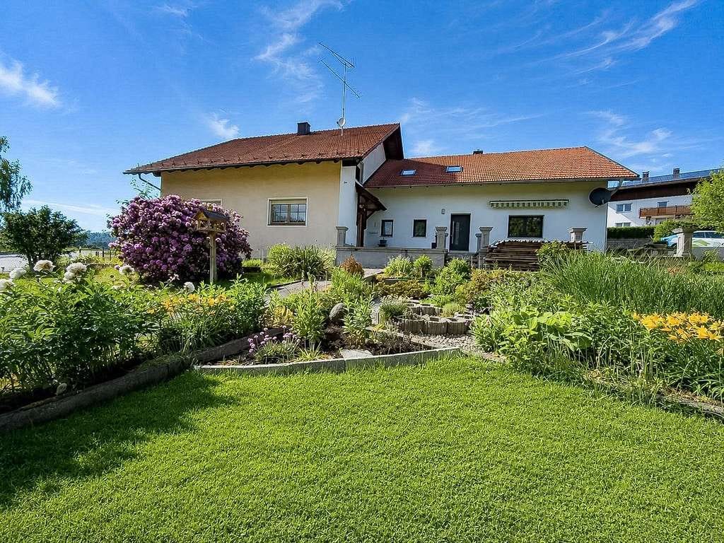 Immobilie in Tittling - Doppelhaus in Tittling: viel Platz für Familie, Gartenzeit und neue Lebensideen - Bild 0