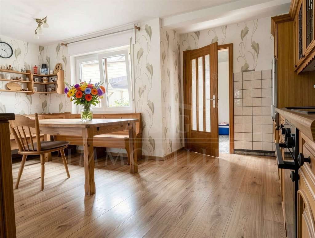 Immobilie in Schlüchtern - VIEL FÜRS GELD! EIN ZUHAUSE FÜR GENERATIONEN – GARAGEN, TEICH + EIGENE QUELLE - Bild 3