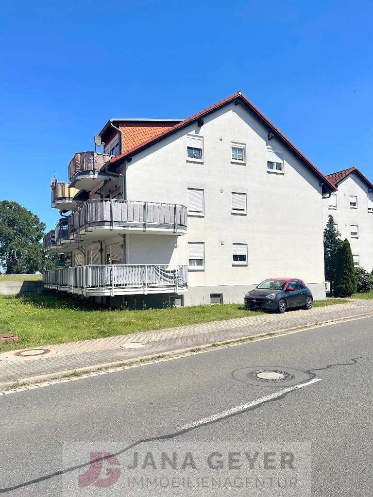 Immobilie in Schönwölkau - NAHE KROSTITZ * RUHIGE WOHNANLAGE IN MOCHERWITZ * APARTMENT mit 2 WOHNRÄUMEN und GROSSEM BALKON *... - Bild 0