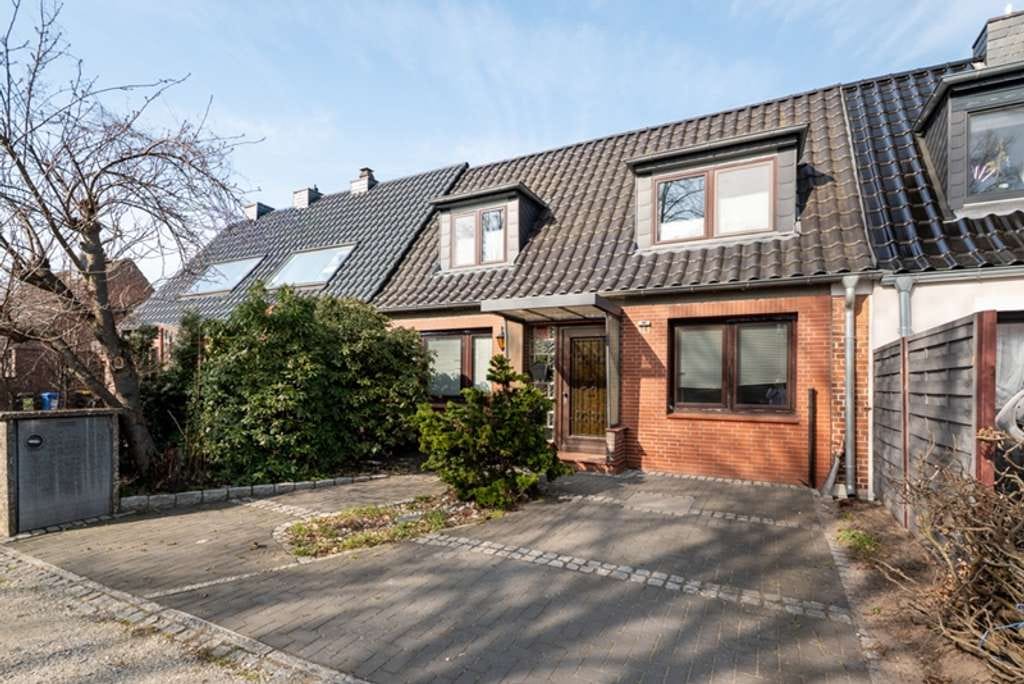 Immobilie in Schenefeld - westimmobilien: Forme Überholtes zum Traum... Teilsaniertes Reihenmittelhaus mit viel Potenzial - Bild 0