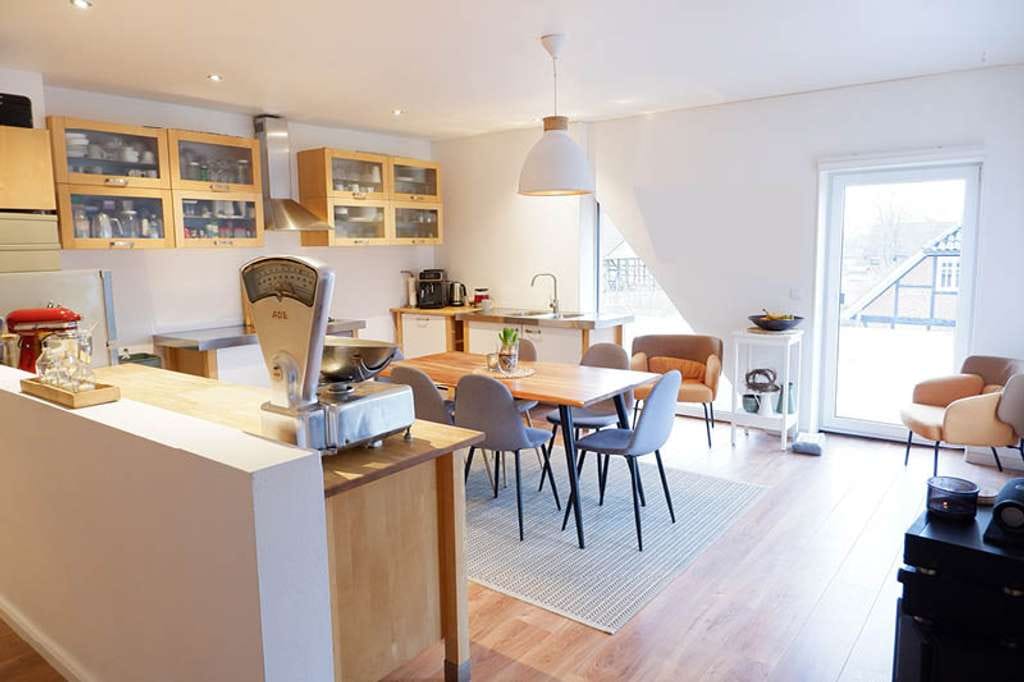 Immobilie in Bleckede - Kaufgelegenheit: Mehrgenerationenhaus (2015 modernisiert) mit 3 Wohneinheiten - Bild 2