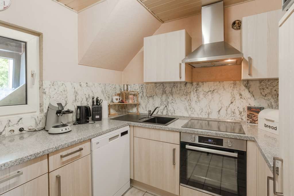 Immobilie in Gönnersdorf - Freistehendes Haus mit Wintergarten + Kamin + 999 m² Grundstück + große Scheune - Bild 4