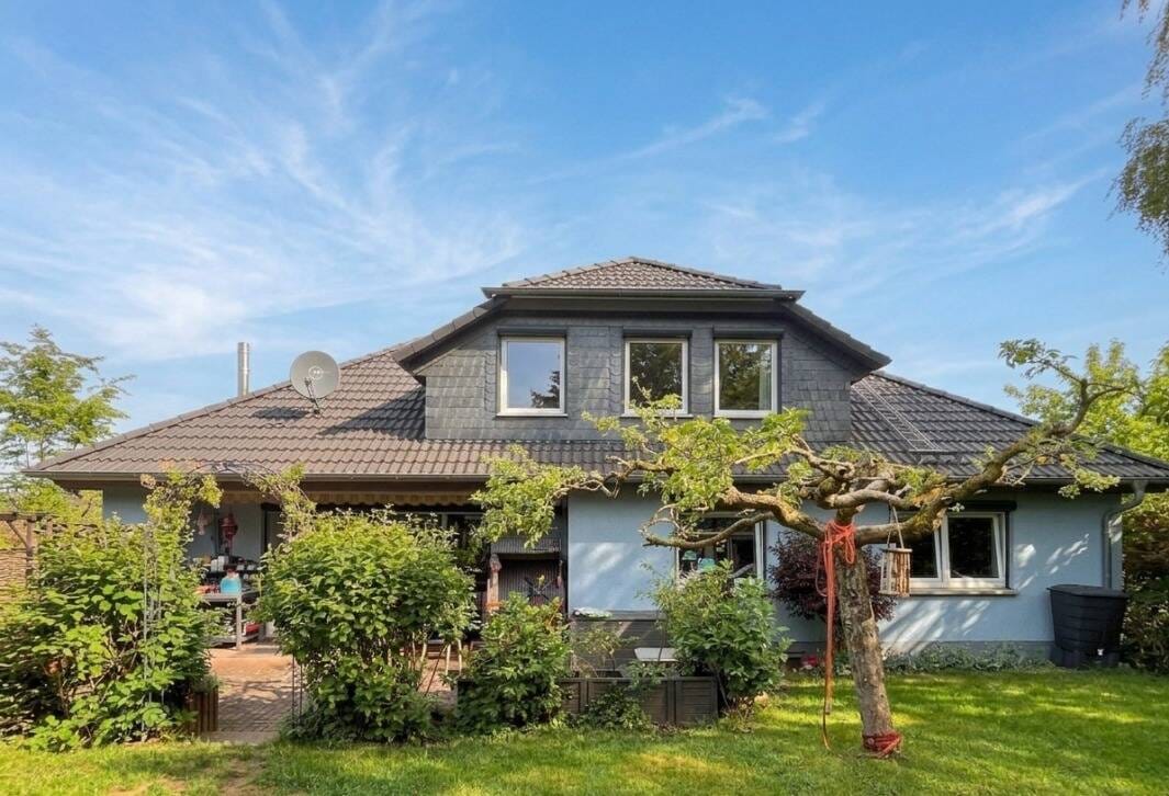 Immobilie in Habichtswald - Energetisch modernisiertes, freistehendes Ein- bis Dreifamilienhaus in beliebter Lage von Habichtswald-Dörnberg - Bild 0