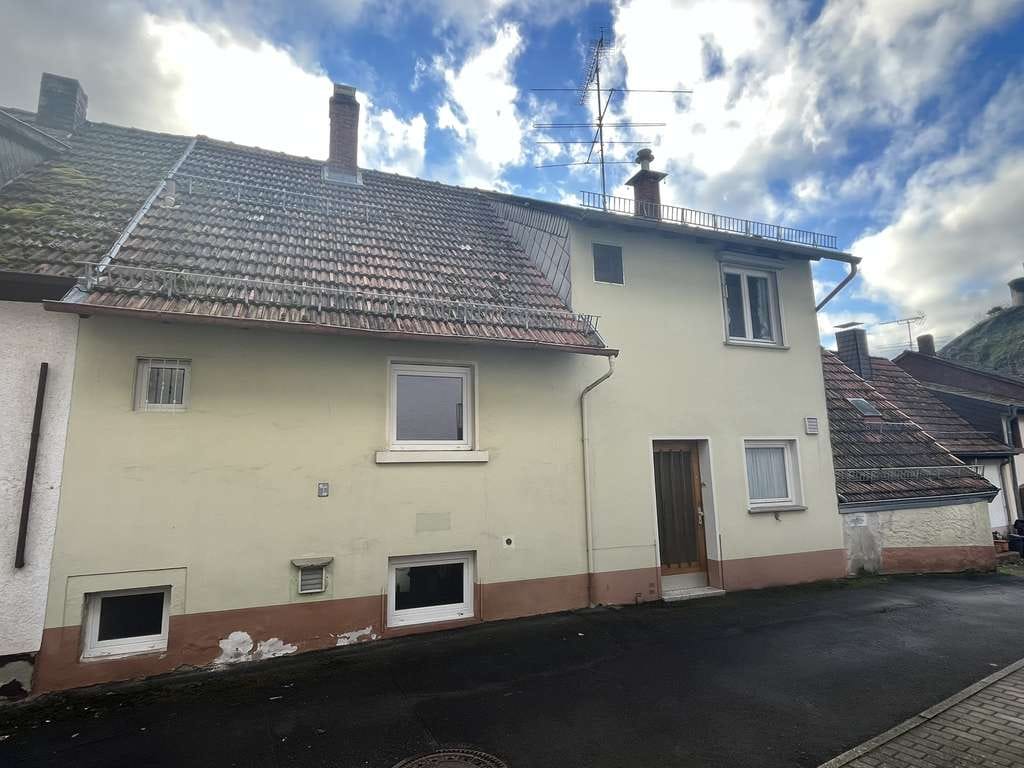 Immobilie in Falkenstein/Vogtland - Haus zum Gestalten, Renovieren bzw. Sanieren - Bild 1