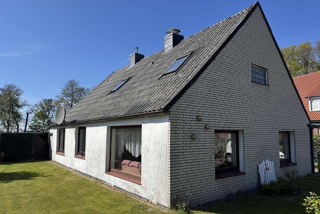 Immobilie in Wurster Nordseeküste - Siedlungshaus mit Anbau und 2 Garagen - Bild 0