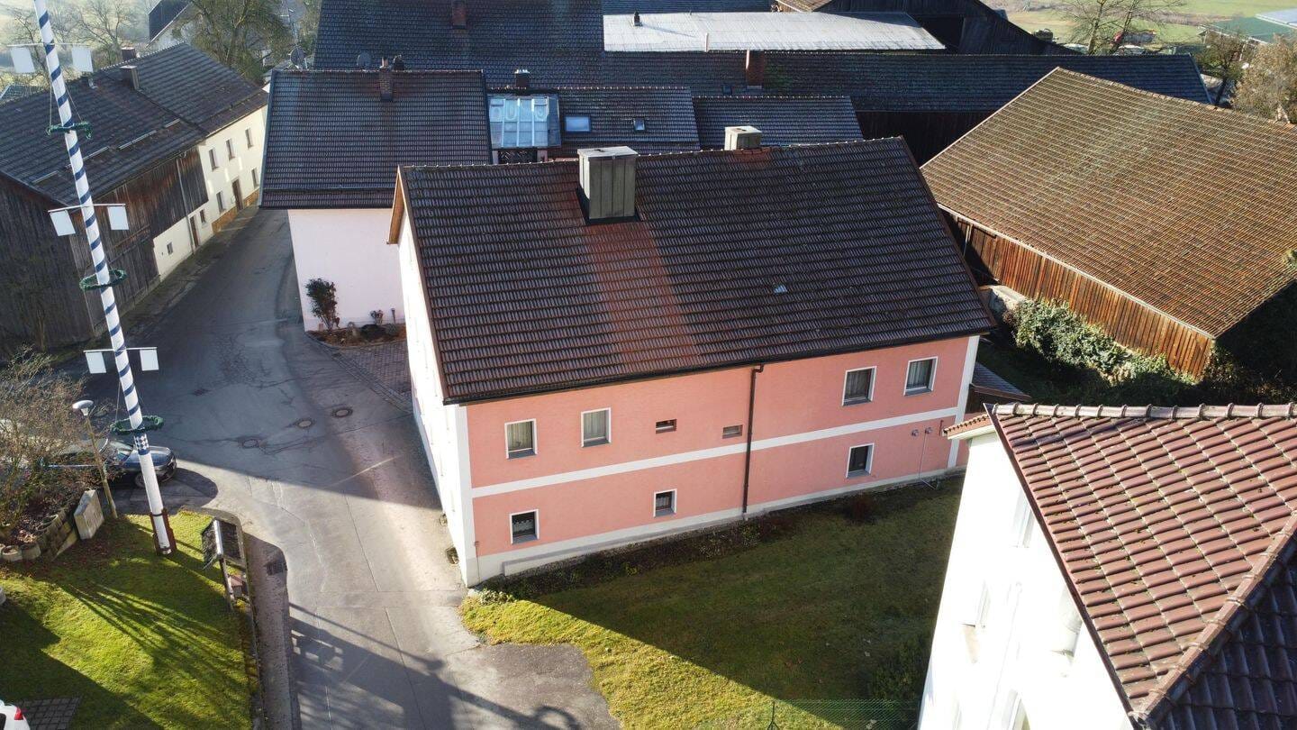 Immobilie in Röhrnbach - Liebevoll saniertes Bauernhaus mit neuer Pelletheizung in einem ruhigen Dörfchen zwischen Freyung und Röhrnbach - Bild 1