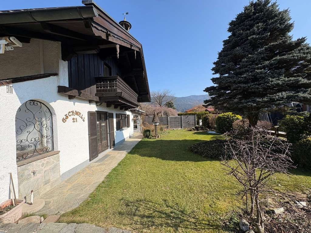 Immobilie in Inzell - Sanierungsbedürftiges Einfamilienhaus / Zweifamilienhaus in Inzell-Gschwall - Bild 0