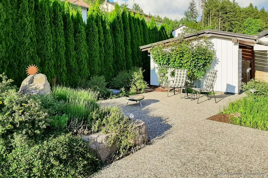 Immobilie in Bräunlingen - Einfamilienhaus im Bungalow-Stil mit ausgebautem Gartengeschoss und Weitblick - sofort bezugsfrei - Bild 2