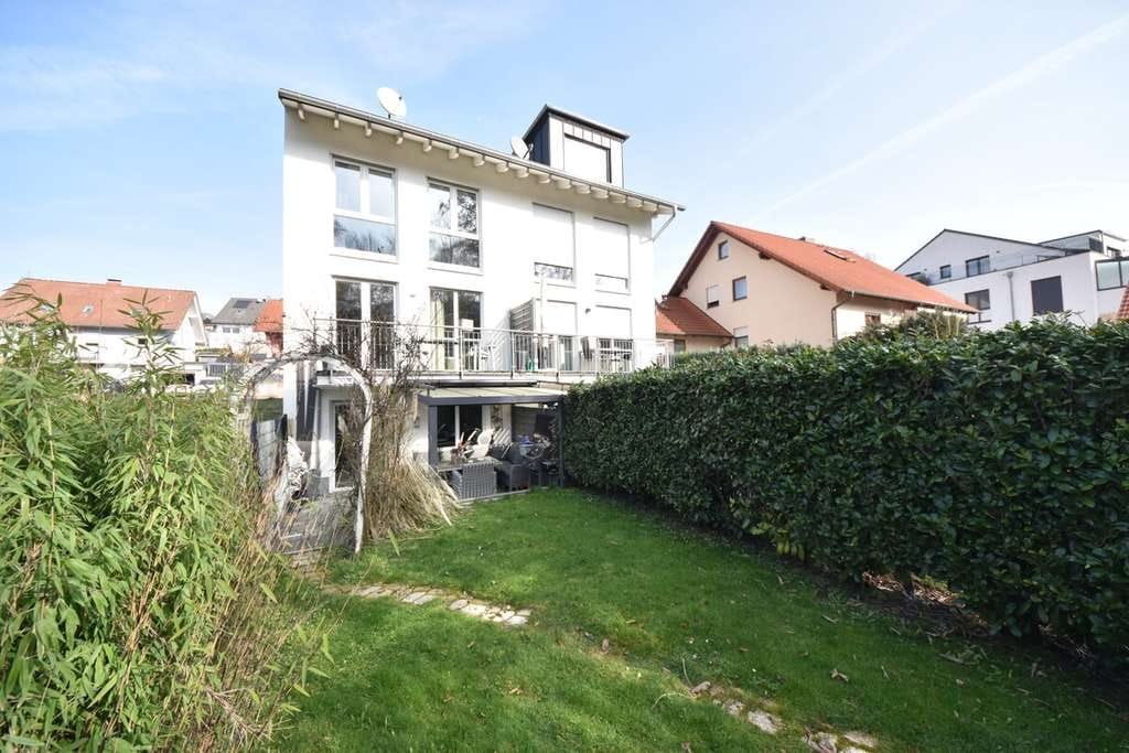 Immobilie in Laufach - DIETZ: Junges Familienhaus mit  837 m² großen, idyllischen Waldgrundstück in Laufach! - Bild 4
