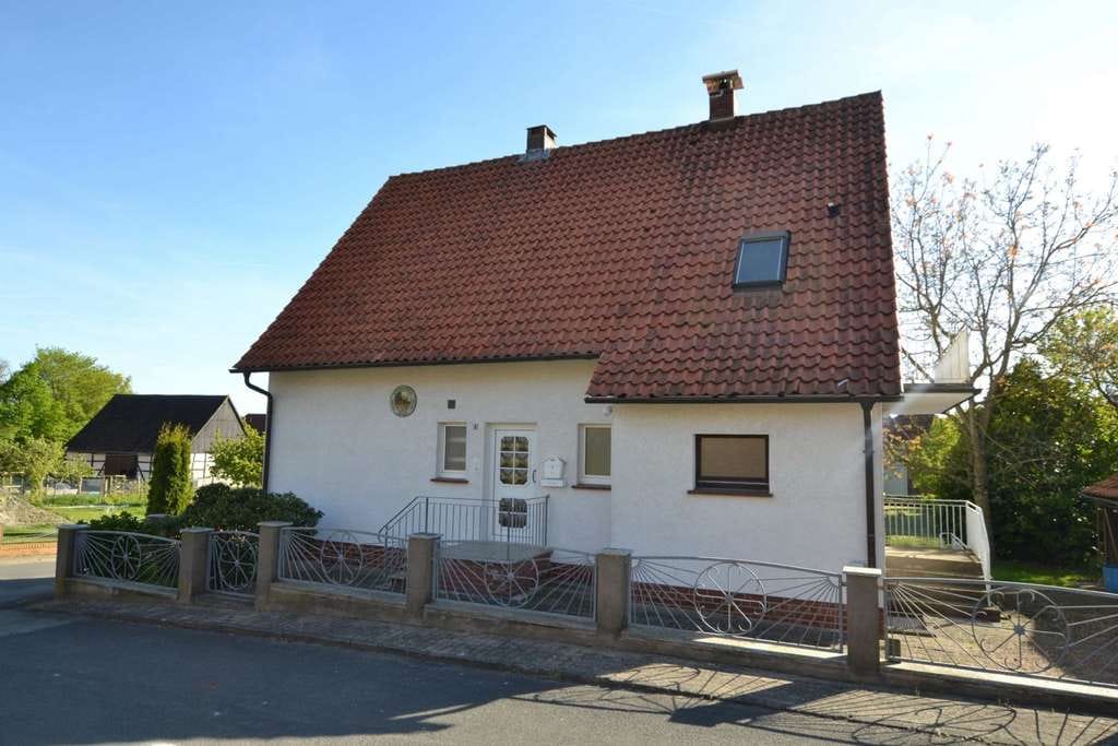Immobilie in Halle - Freistehendes Einfamilienhaus mit Nebengebäude in 37620 Hunzen! - Bild 0