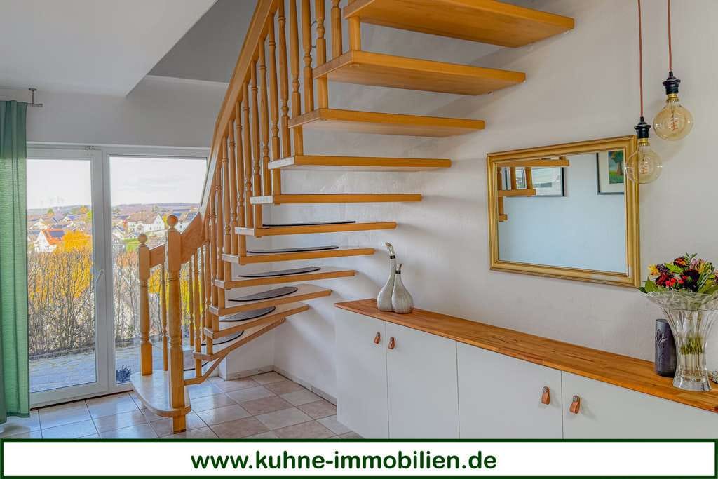 Immobilie in Müschenbach - Zweifamilienhaus mit Charme und Platz für eigene Ideen - Bild 2