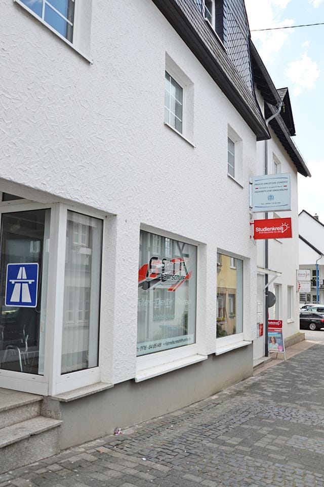 Immobilie in Dierdorf - Anlageobjekt mit Potenzial: Wohn- und Geschäftshaus im Zentrum von Dierdorf/A3 Köln-Frankfurt - Bild 0