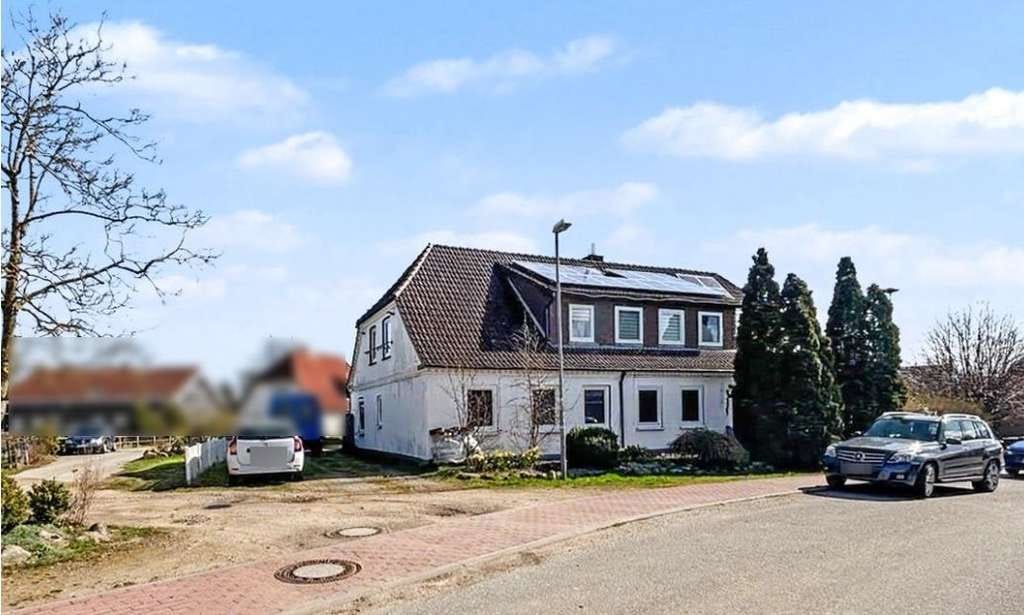 Immobilie in Blekendorf - Mehrfamilienhaus mit 3 Wohneinheiten und großem Grundstück in Blekendorf nahe der Ostsee - Bild 0