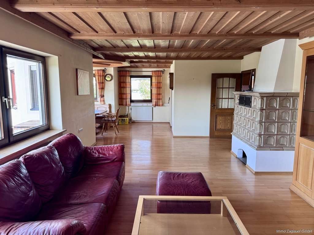 Immobilie in Hengersberg - Gepflegtes Einfamilienhaus mit Split-Level-Grundriss, großem Garten und Gestaltungsmöglichkeiten - Bild 3