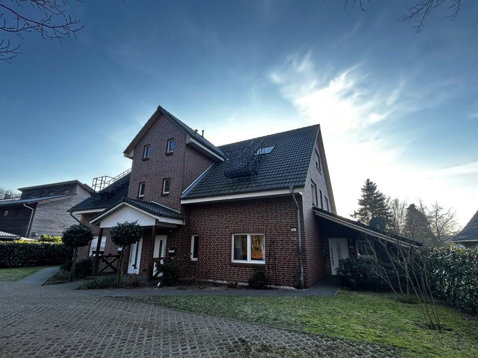 Immobilie in Breitenburg - Exklusives Mehrfamilienhaus mit 4 Wohneinheiten und separaten Eingängen von 2016 in Waldrandlage - vermietet! - Bild 0