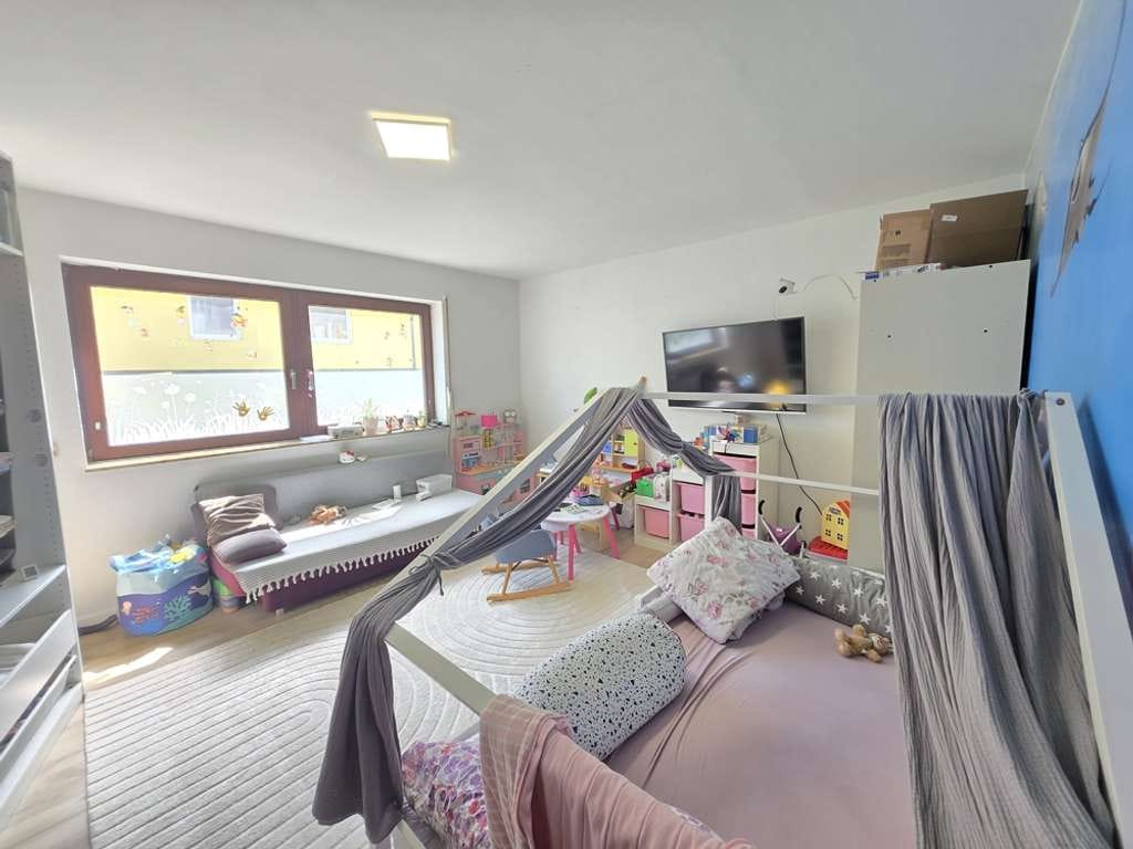 Immobilie in Schwarzach - Kapitalanlage oder neues Zuhause: Schöne 3-Zimmerwohnung mit Balkon und viel Potenzial - Bild 3
