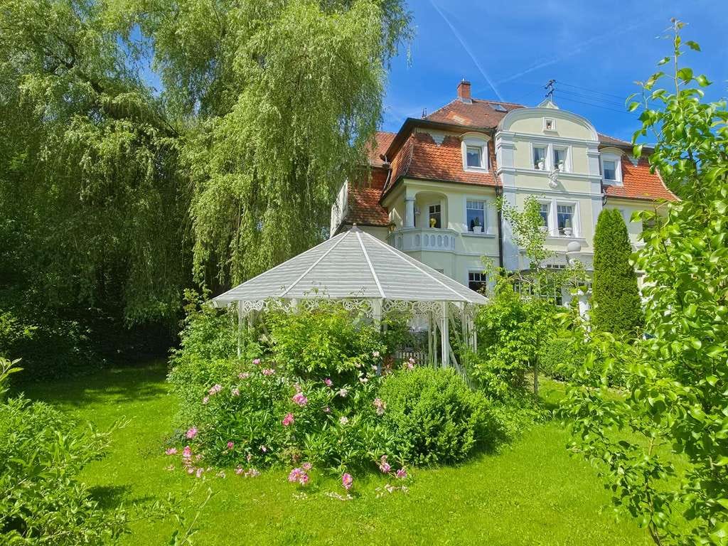 Immobilie in Wilhelmsthal - Märchenhaft schöne Villa im Frankenwald auf 5.131 m². Am Waldrand, einfach ein Traum! - Bild 1