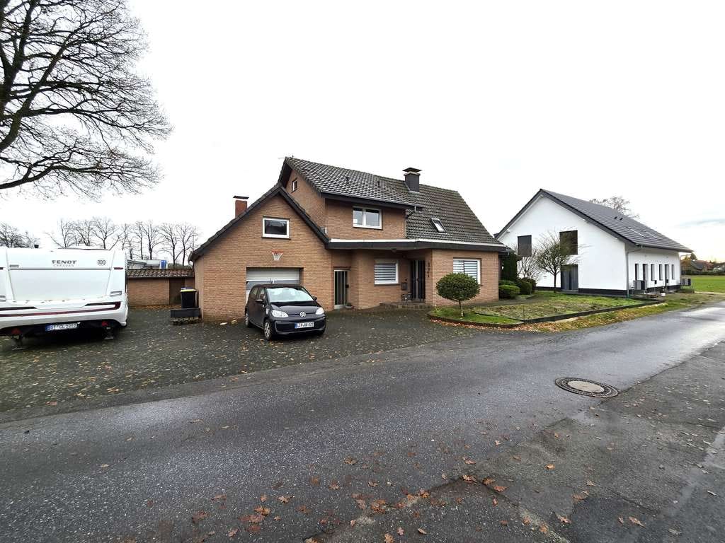 Immobilie in Schloß Holte-Stukenbrock - Gepflegtes Einfamilienhaus mit viel Platz & Grünblick in Schloß Holte-Stukenbrock - Bild 2
