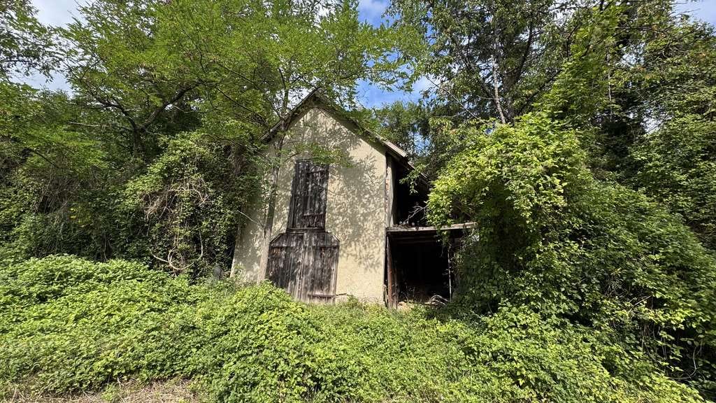 Immobilie in Grafenau - renovierungsbedürftiges Wohnhaus auf grossem Grundstück in Alleinlage - Bild 2