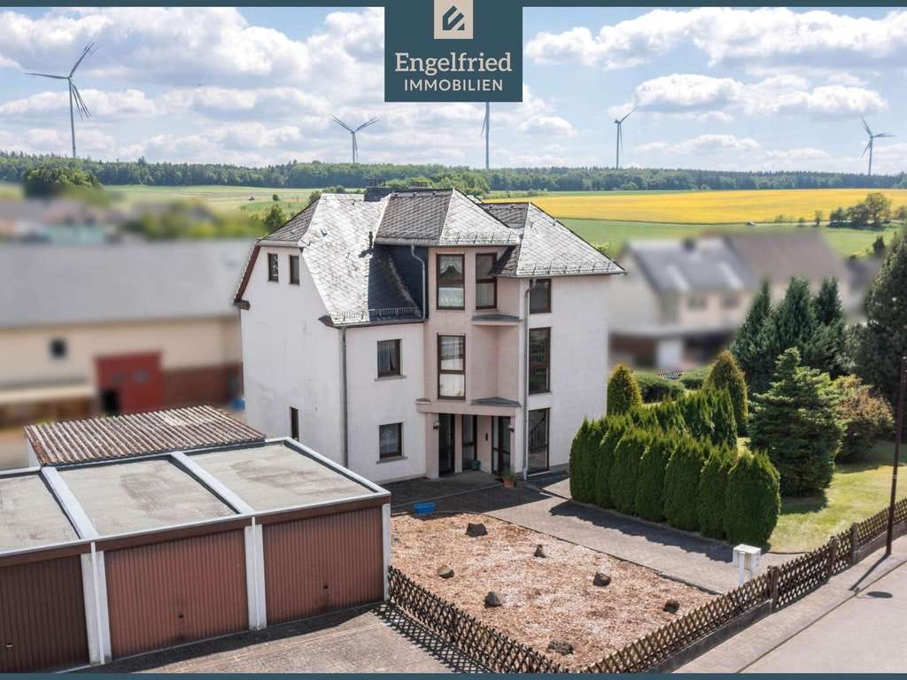 Immobilie in Kisselbach - Gepflegtes Dreifamilienhaus mit Anbau und Garagenhof auf weitläufigem Baugrundstück - Bild 0