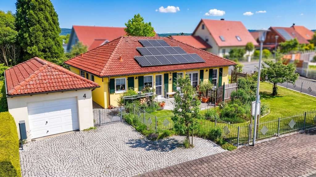 Immobilie in Prichsenstadt - Großzügigkeit trifft Wohnkomfort – Exklusiver Bungalow in familienfreundlicher Umgebung! - Bild 2