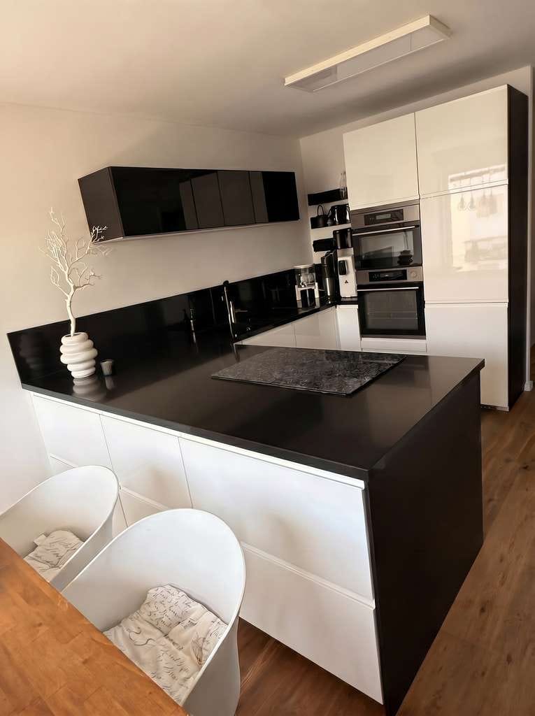 Immobilie in Bodnegg - Nur noch der Himmel über Ihnen! Attraktive, sonnige 4-Zimmer mit großen Balkon - Bild 2