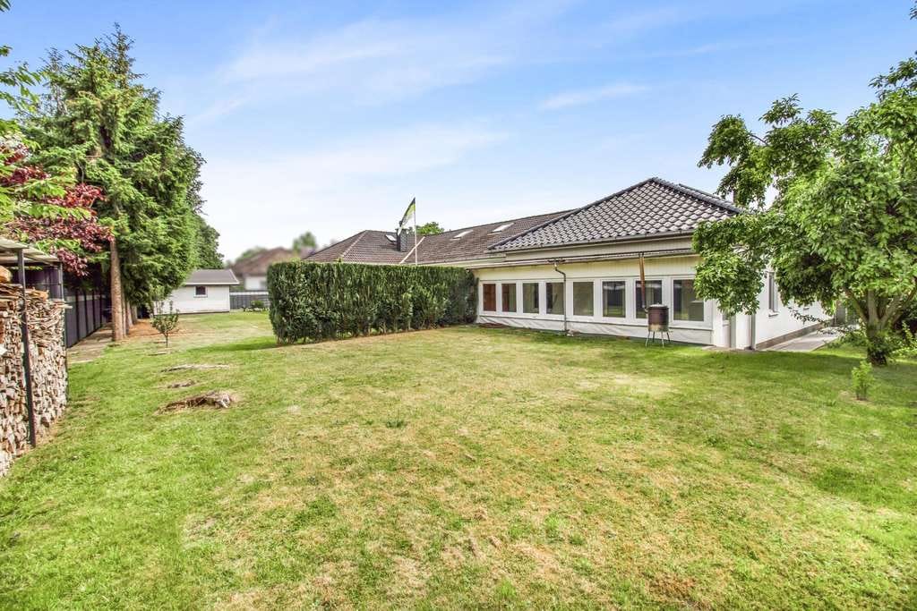 Immobilie in Oyten - Exklusiver Bungalow mit Einliegerwohnung, Doppelgarage und großem Grundstück in Oyten - Bild 1