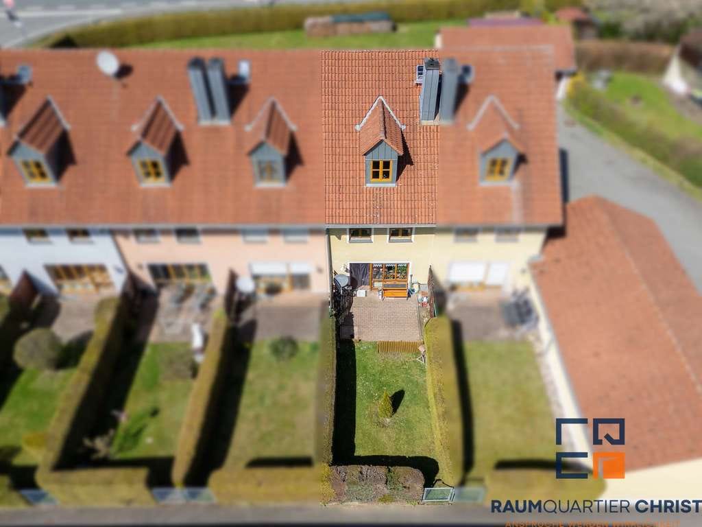 Immobilie in Krummennaab - Vermietetes, solides Reihenmittelhaus mit durchdachter Raumaufteilung - Bild 2