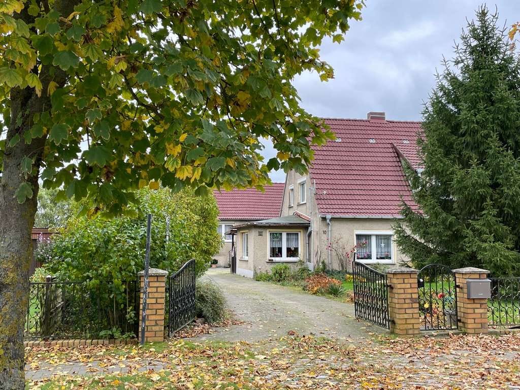Immobilie in Loitz - Attraktive, sanierbare Doppelhaushälfte mit großer Einliegerwohnung in Rustow (Loitz) - Bild 1