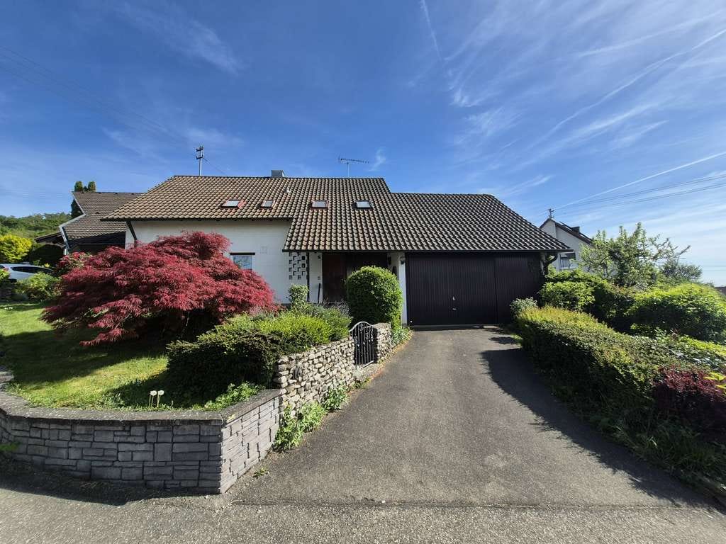 Immobilie in Oberstenfeld - Zwei Häuser – Ein Preis !!!  Insgesamt 230 m² Wfl. und  1017 m² Traumgrundstück - Bild 2