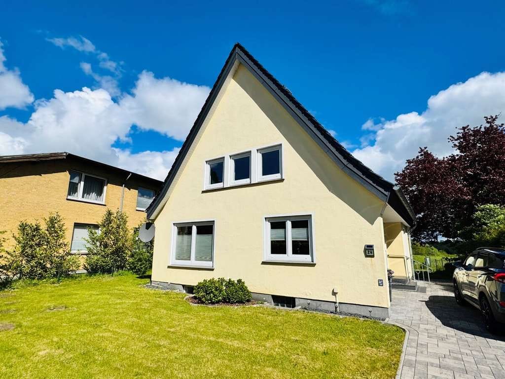 Immobilie in Süderbrarup - Modernisiertes Einfamilienhaus mit klassischem Charakter - Bild 0